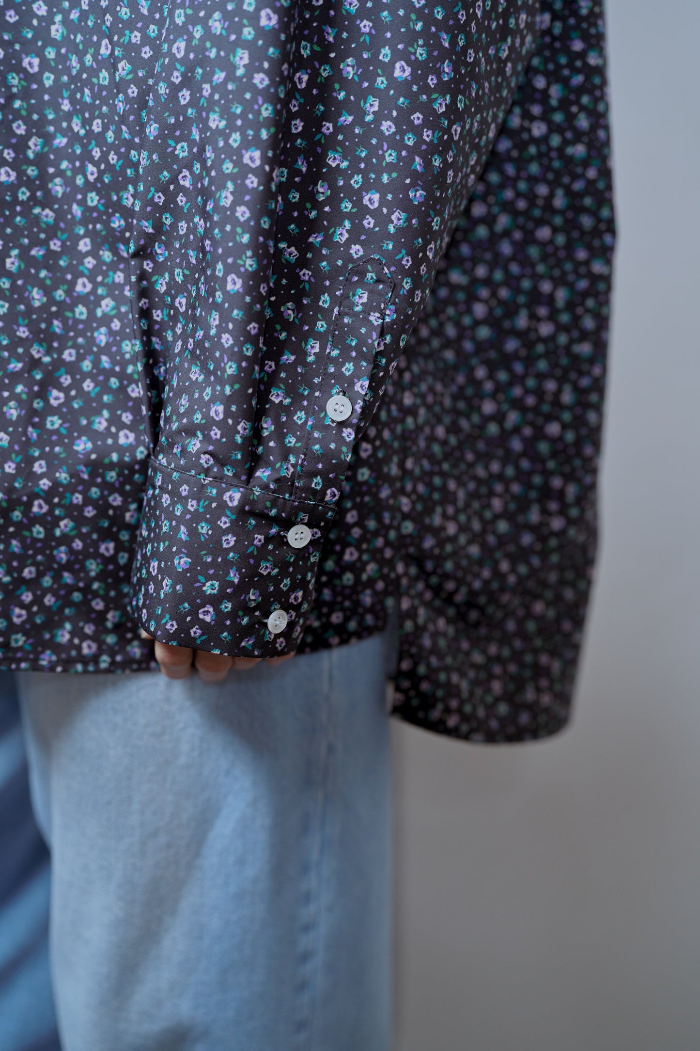 "P" Embroidery shirt / bouquet