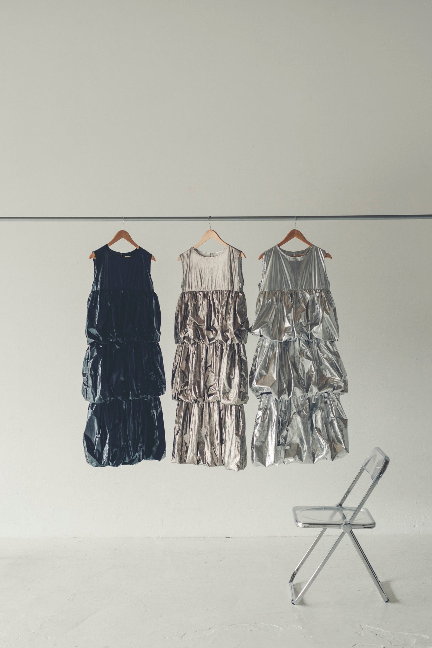 Metallic balloon tiered dress / silver