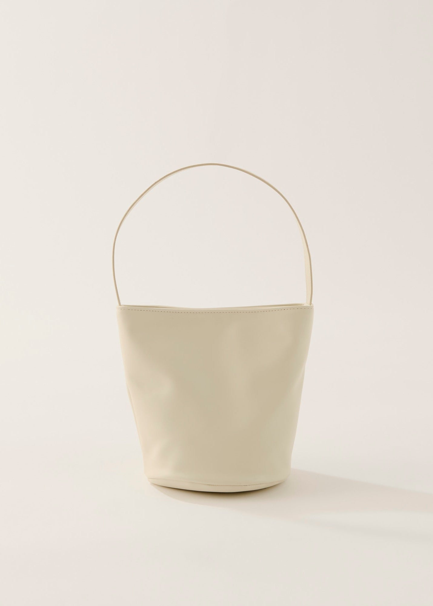 leathertouch minitub bag / off white