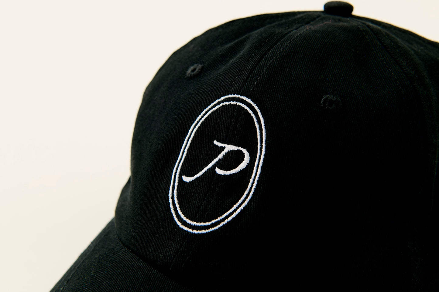 "P" Embroidery cap / black