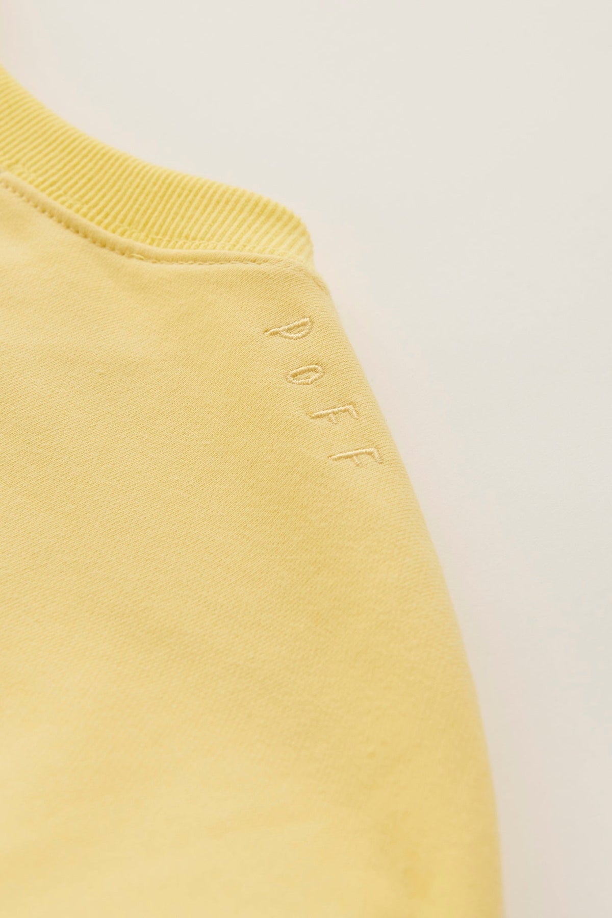 Shoulder logo pullover / yellow