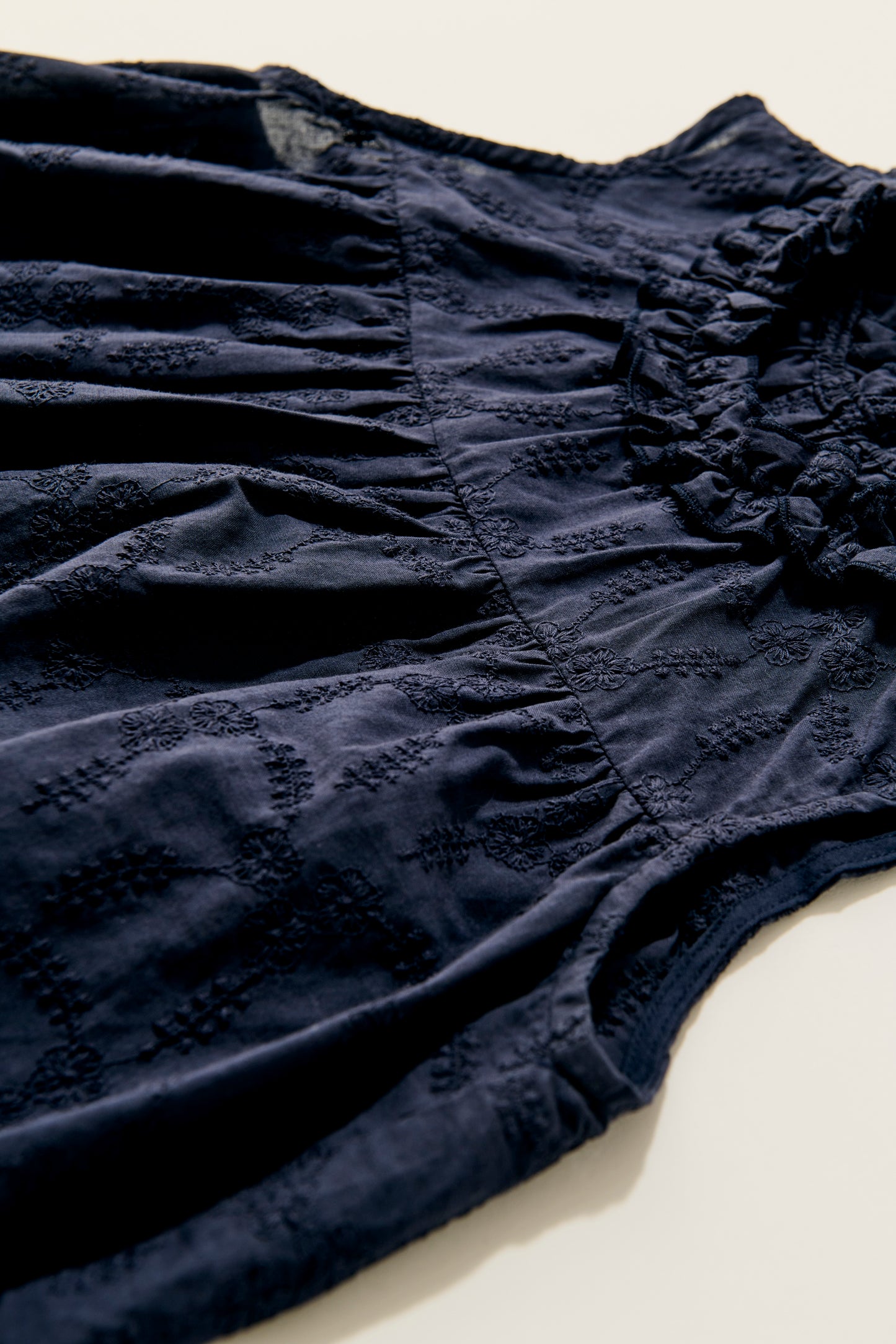 Cotton lace gather tunic / black