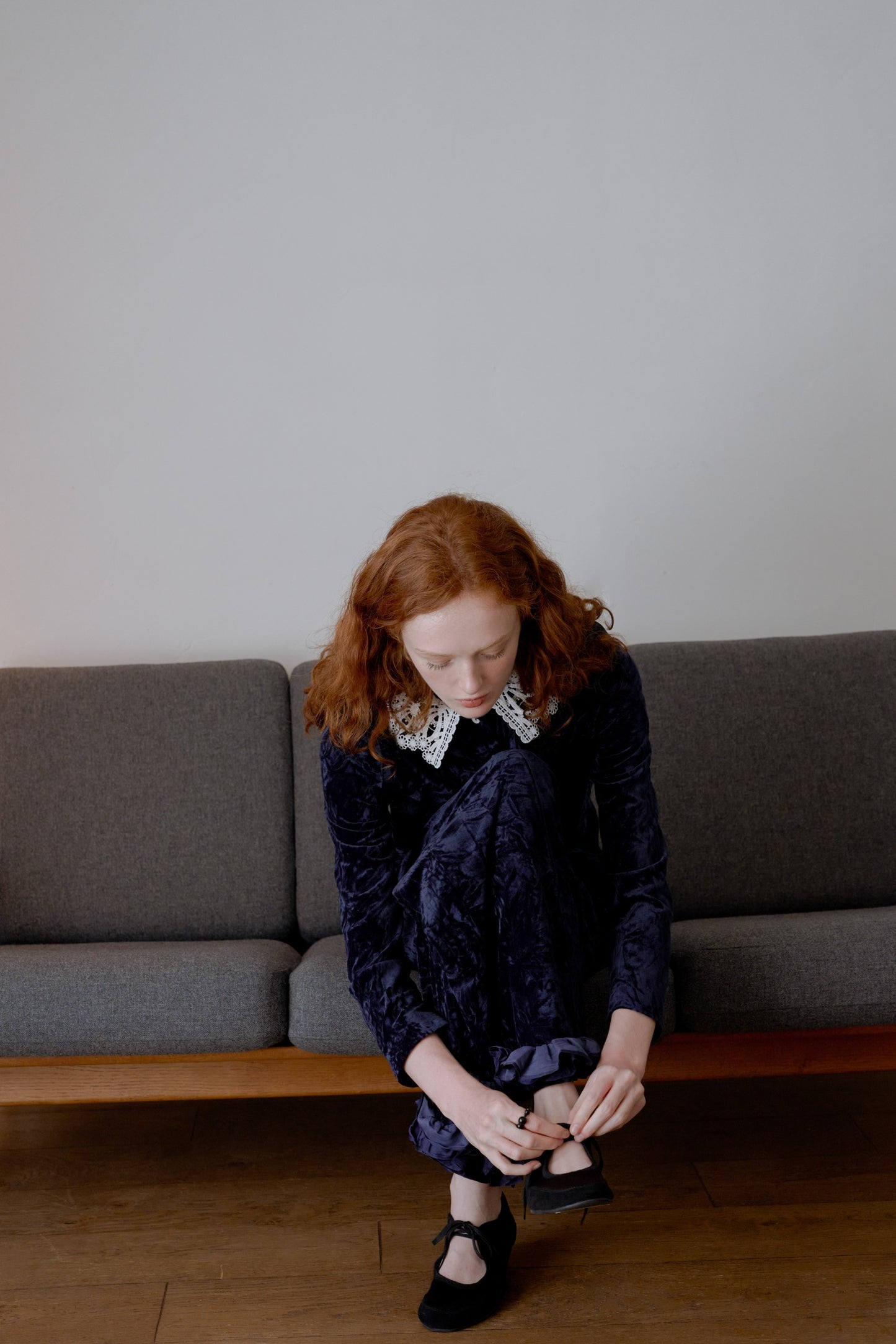 Lace collar velour cardigan / navy