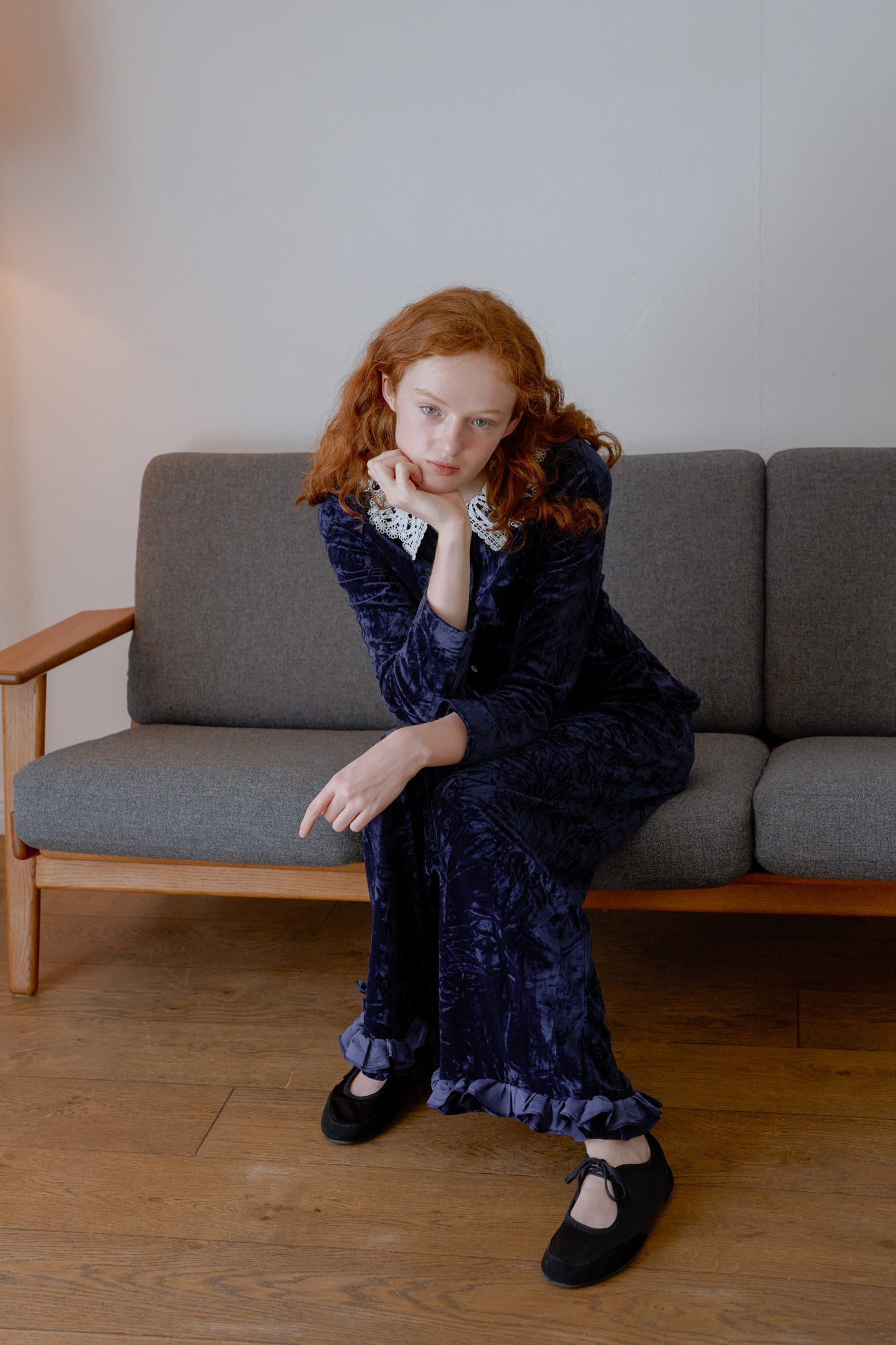 Lace collar velour cardigan / navy