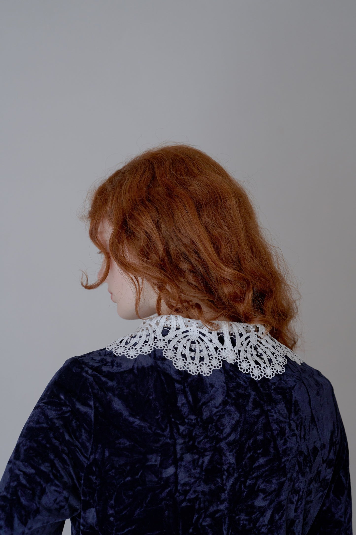 Lace collar velour cardigan / navy