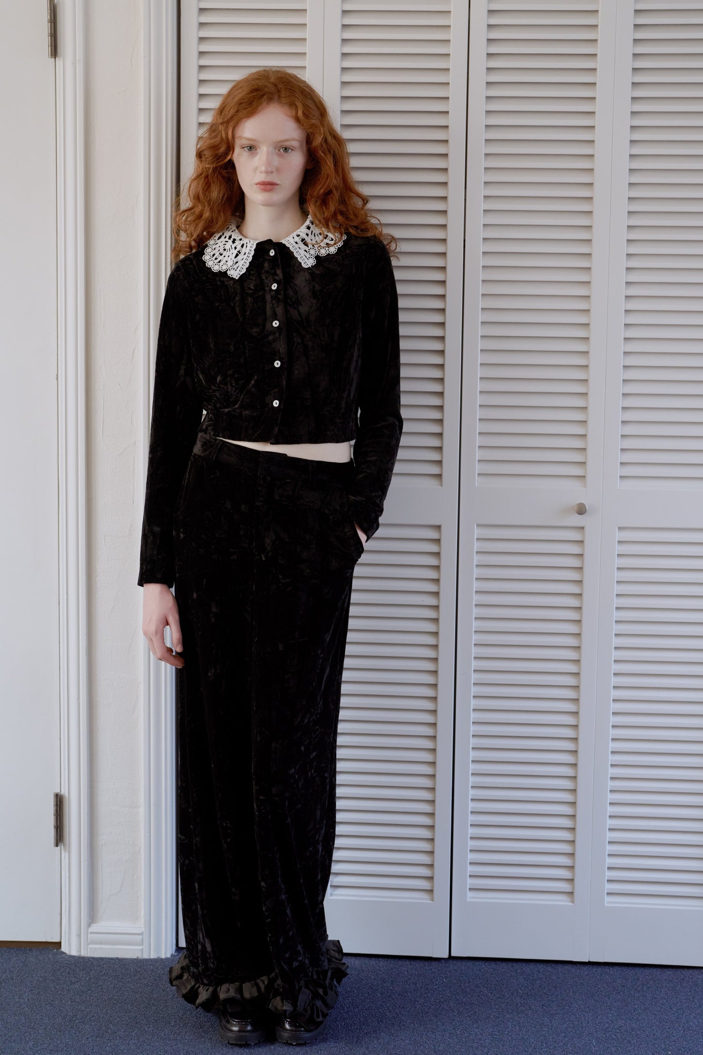 Lace collar velour cardigan / black