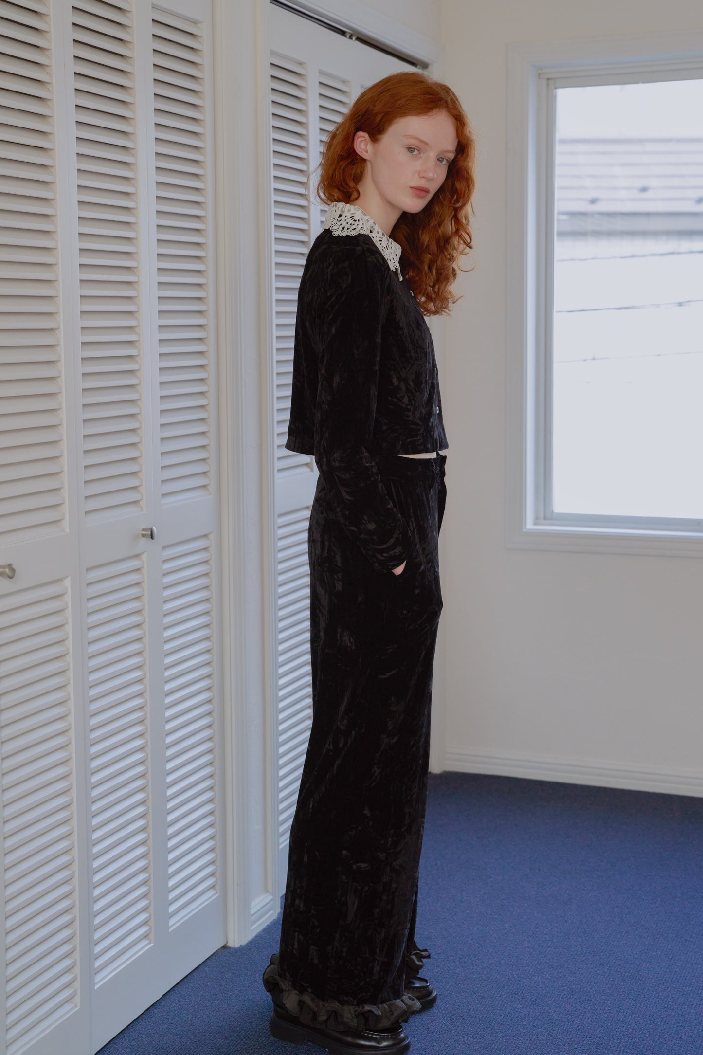 Lace collar velour cardigan / black