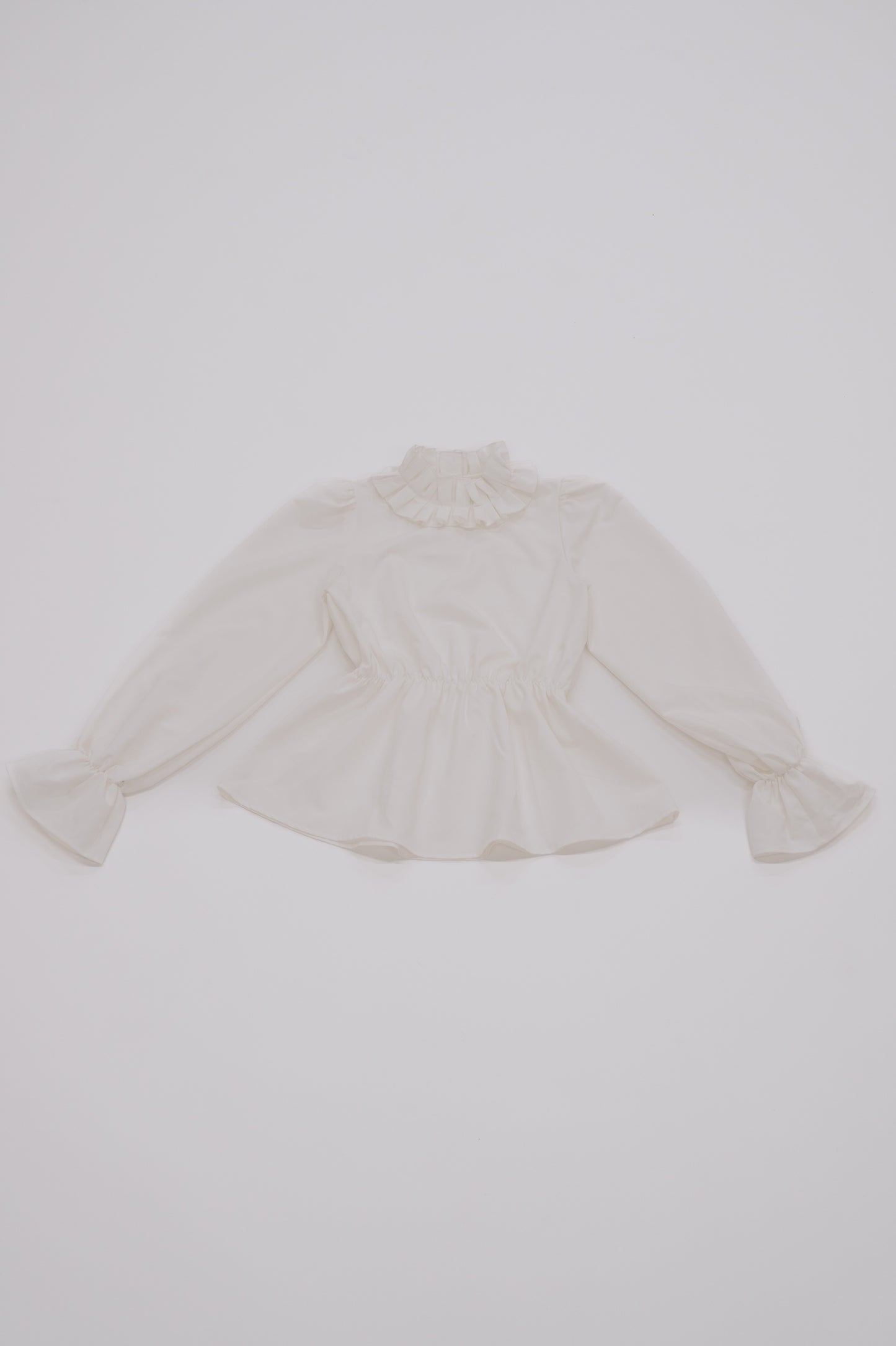 Volume frill collar blouse / white