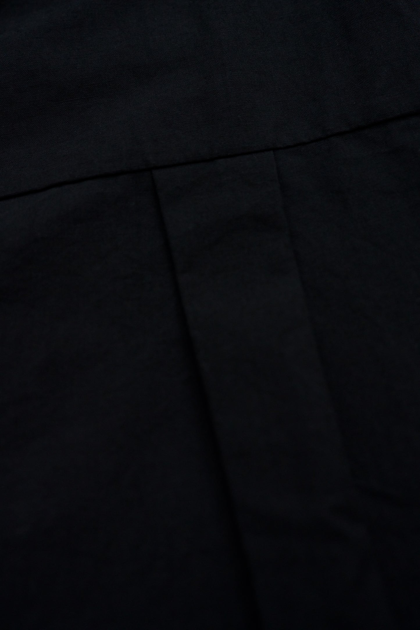 lace cuff cropped shirt / black