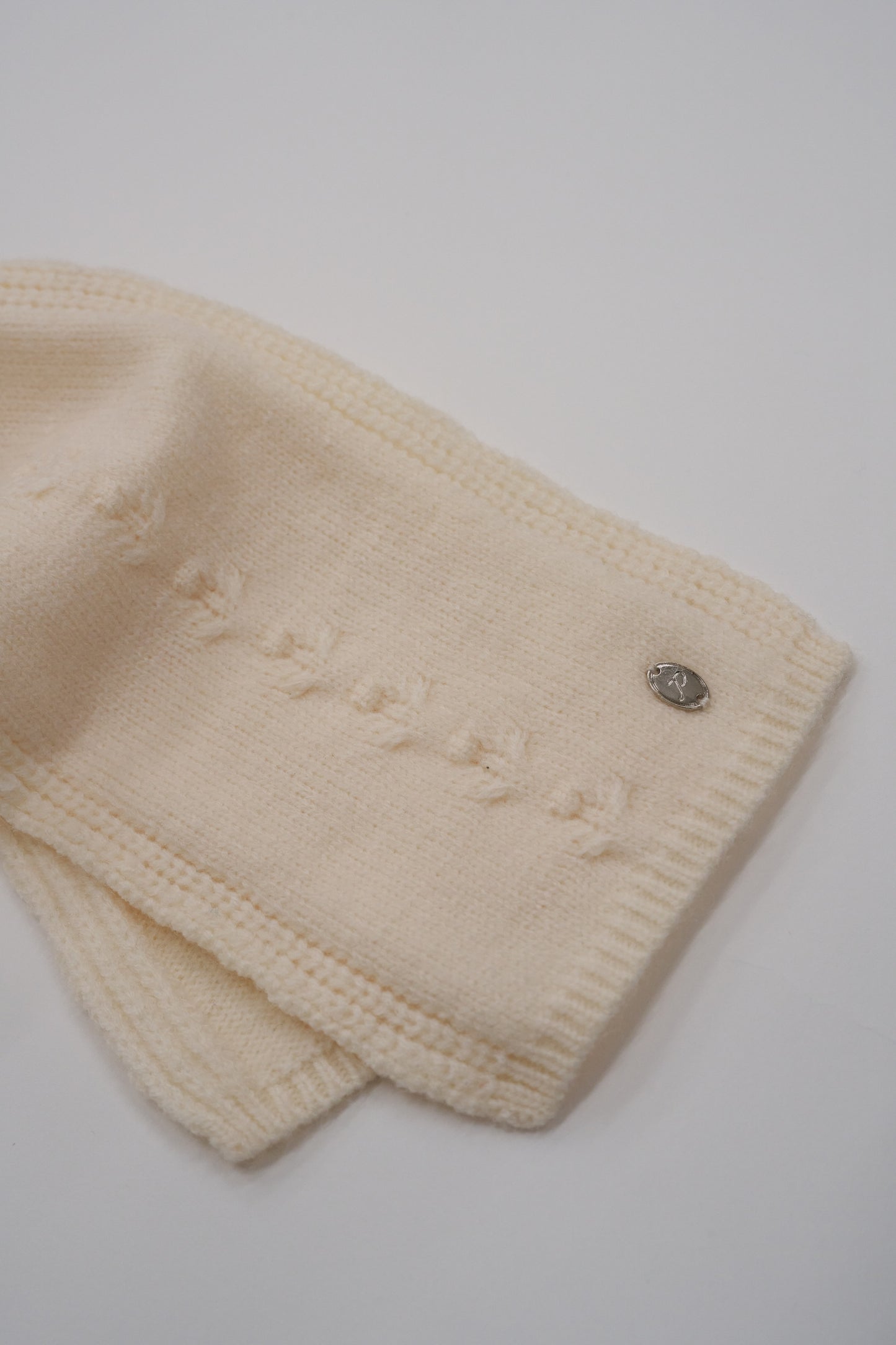 Long knit stole / milk