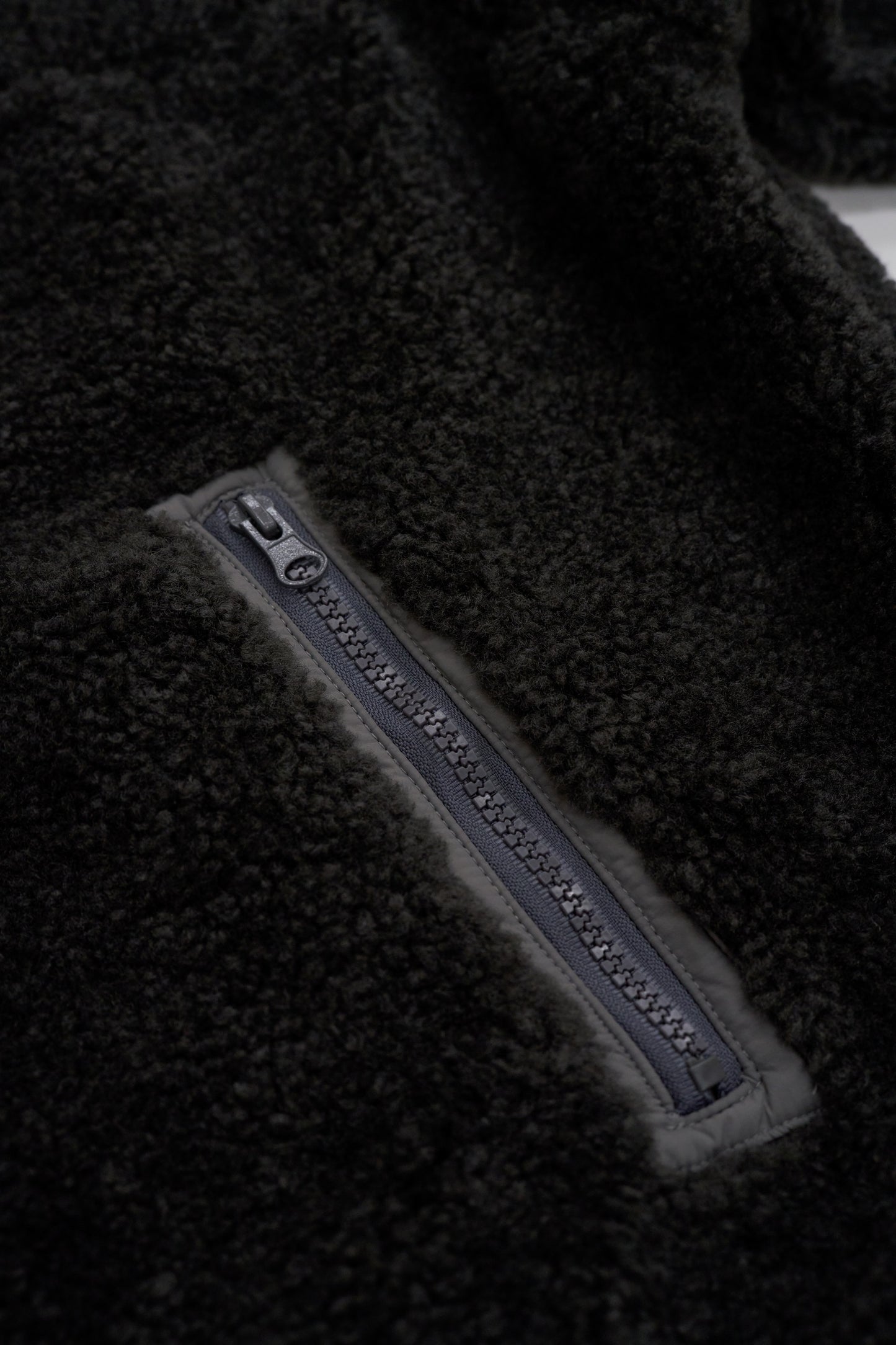 Half-zip boa pullover / dull gray