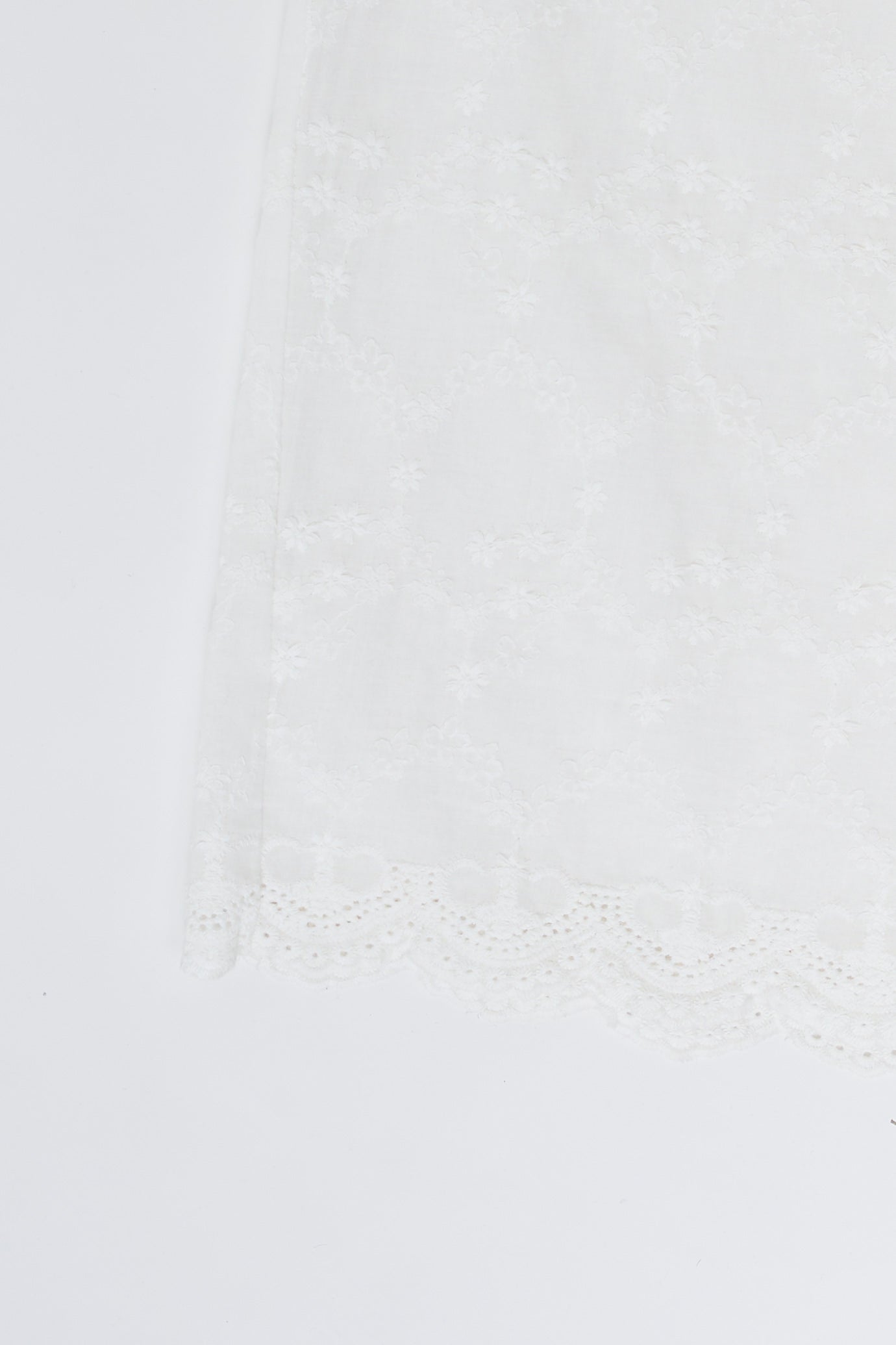 Scallop lace pants / White