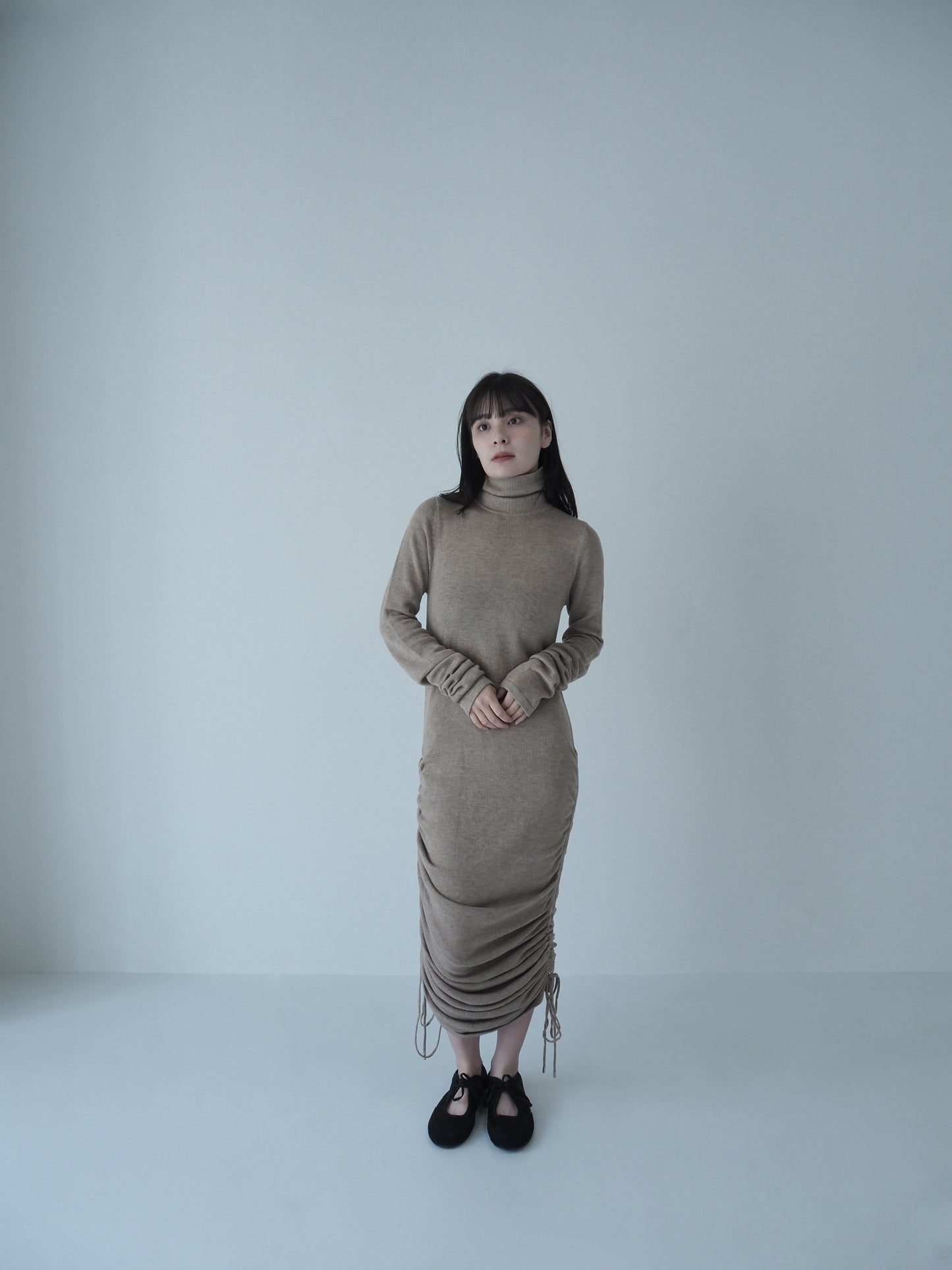 Drawstring knit long dress <Beige>