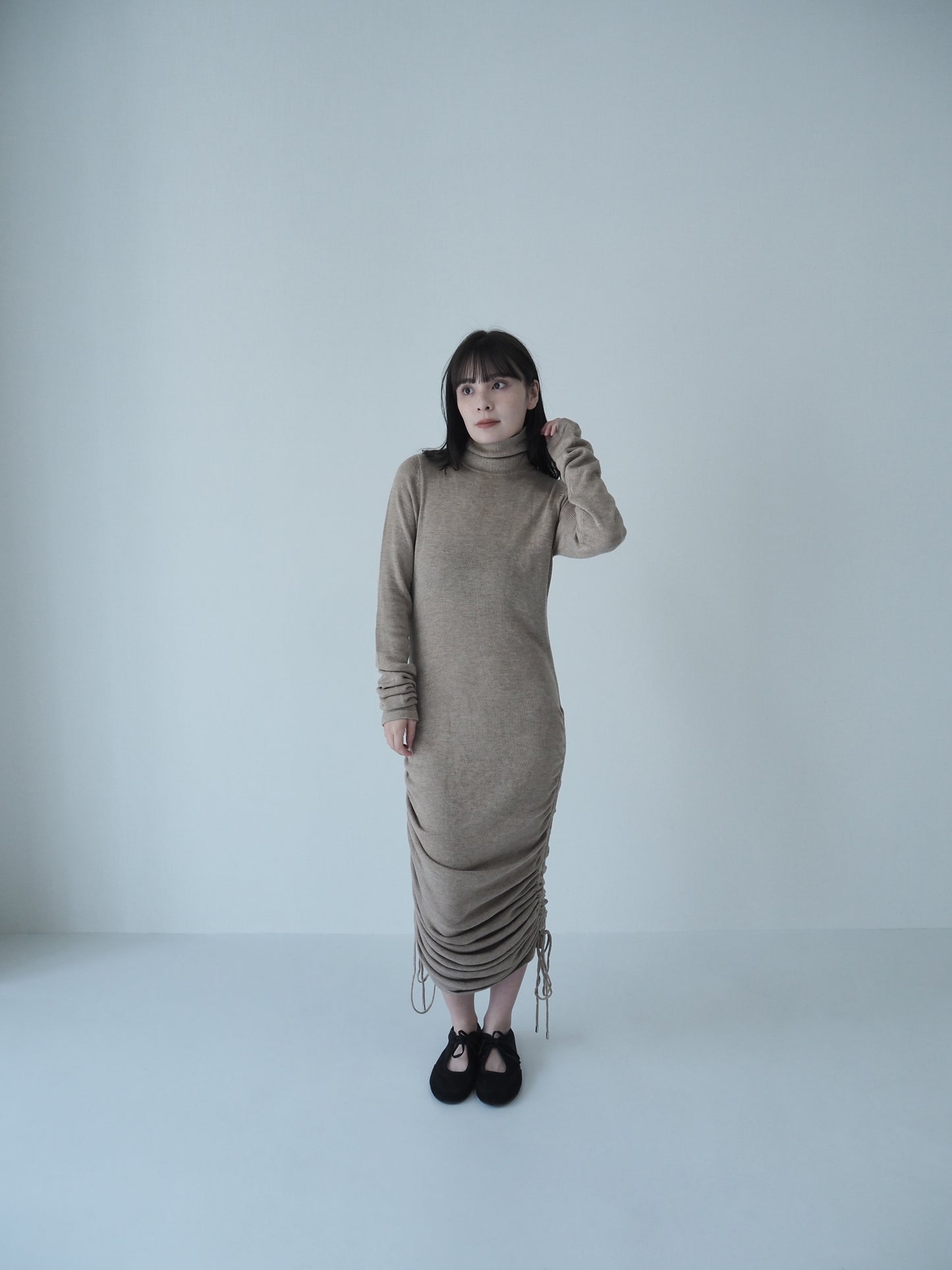 Drawstring knit long dress <Beige>