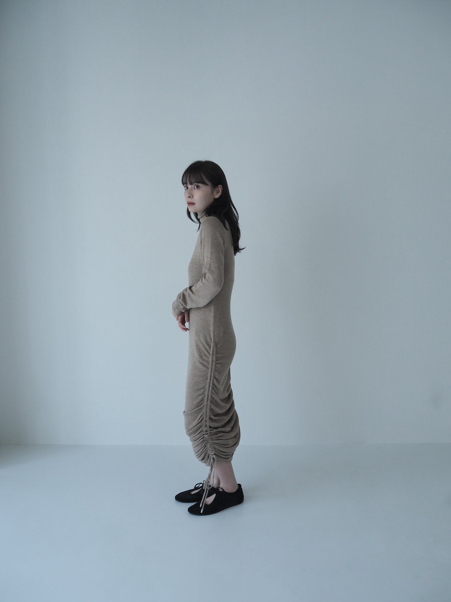 Drawstring knit long dress <Beige>