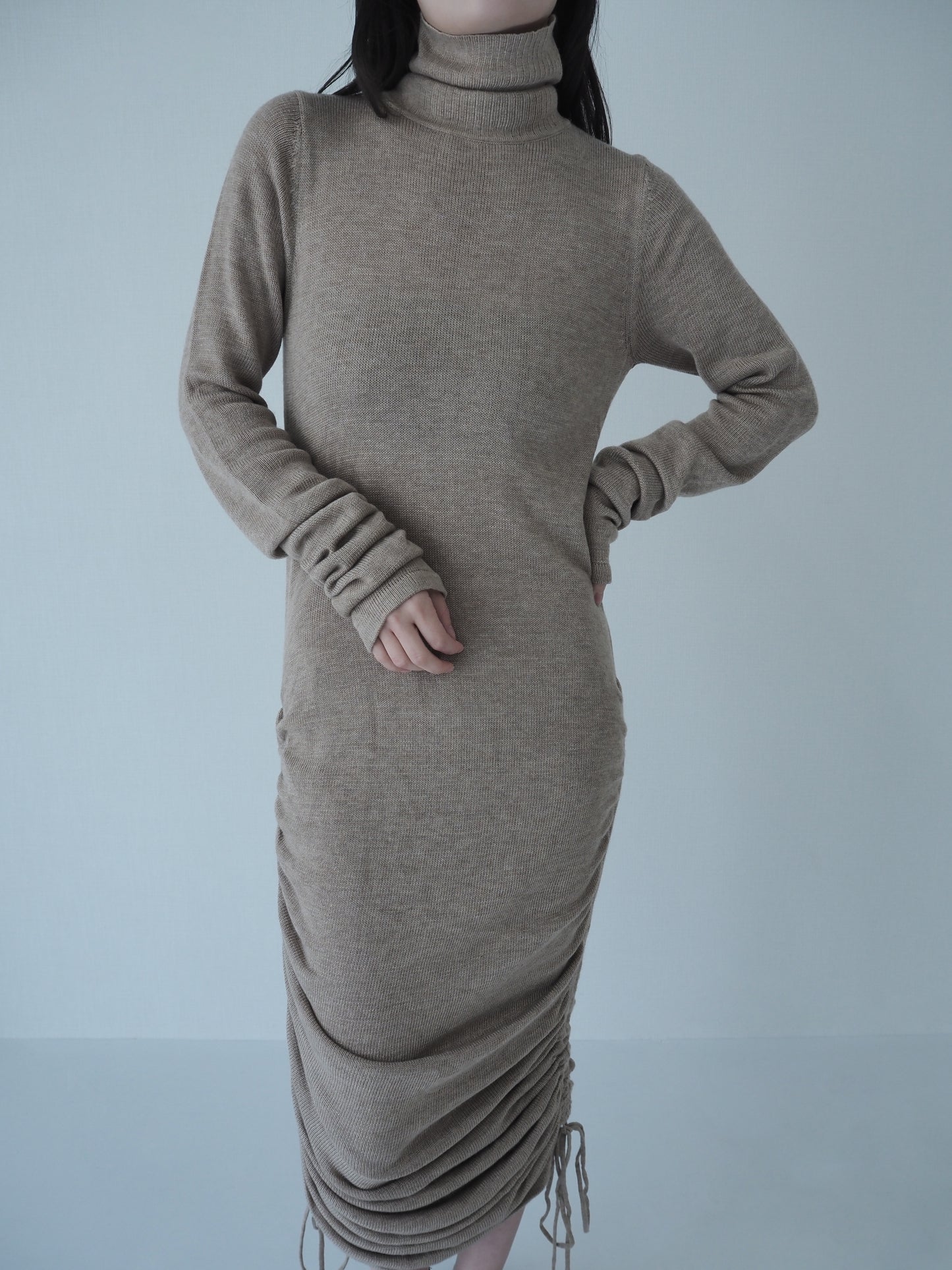 Drawstring knit long dress <Beige>