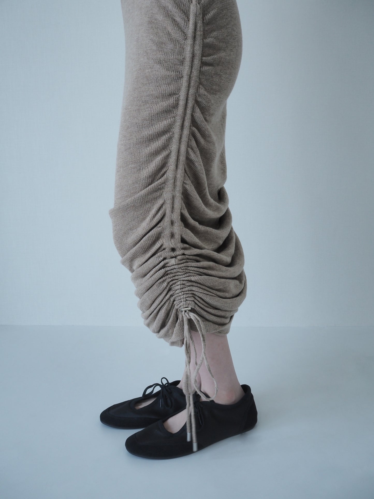 Drawstring knit long dress <Beige>