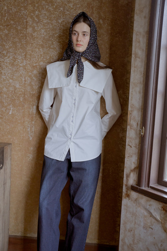 Box collar double button blouse / white