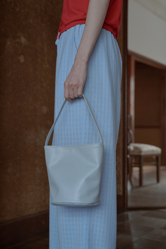 leathertouch minitub bag / ice blue