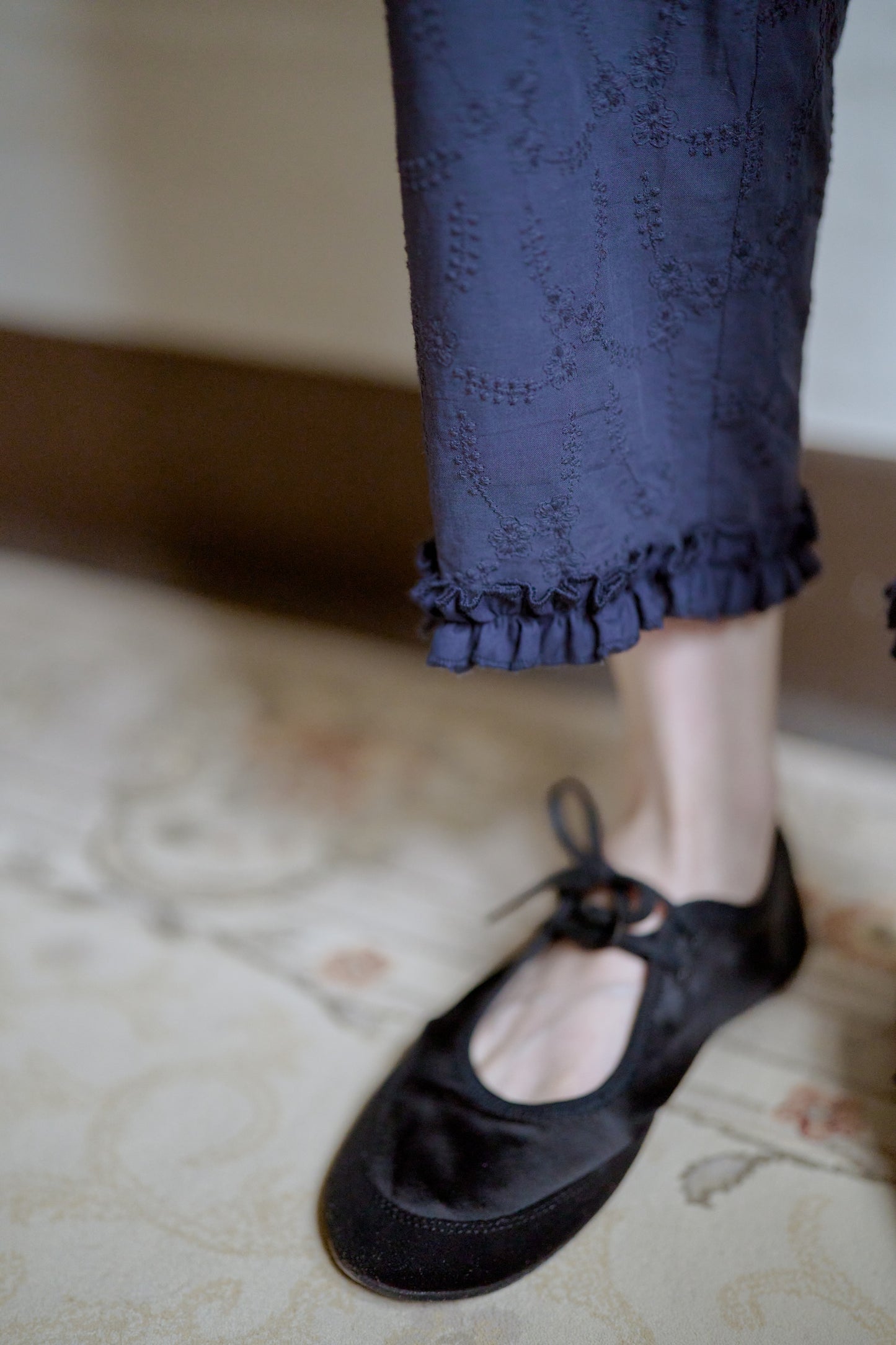 Cotton lace cropped pants / navy