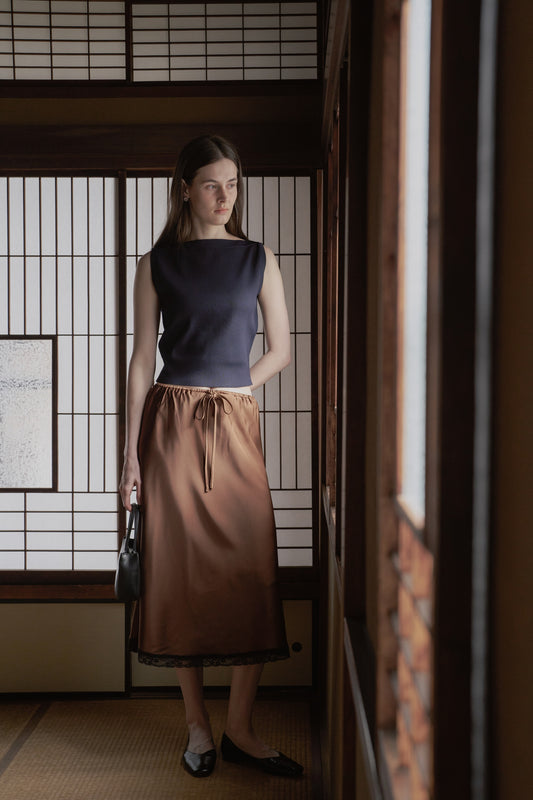 BlackLace hem satin skirt / almond