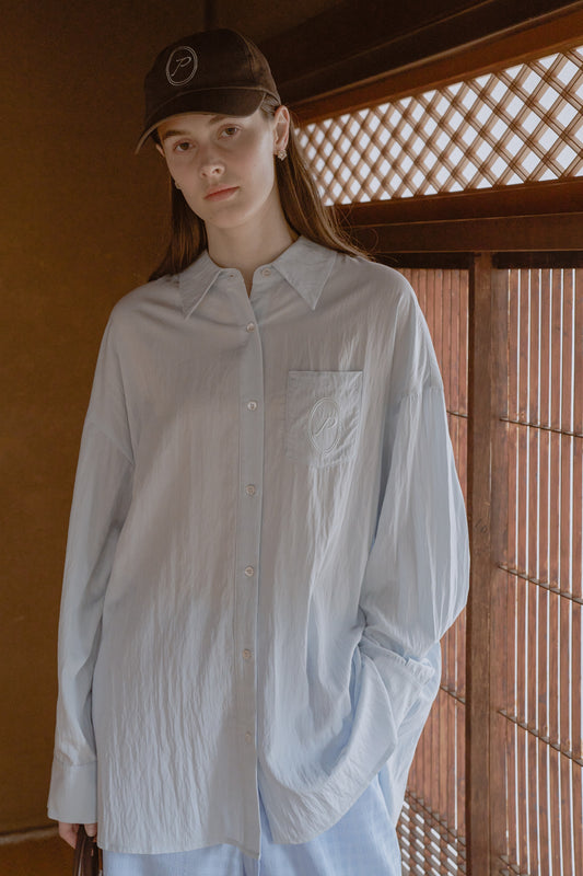 "P" Embroidery shirt / clear blue