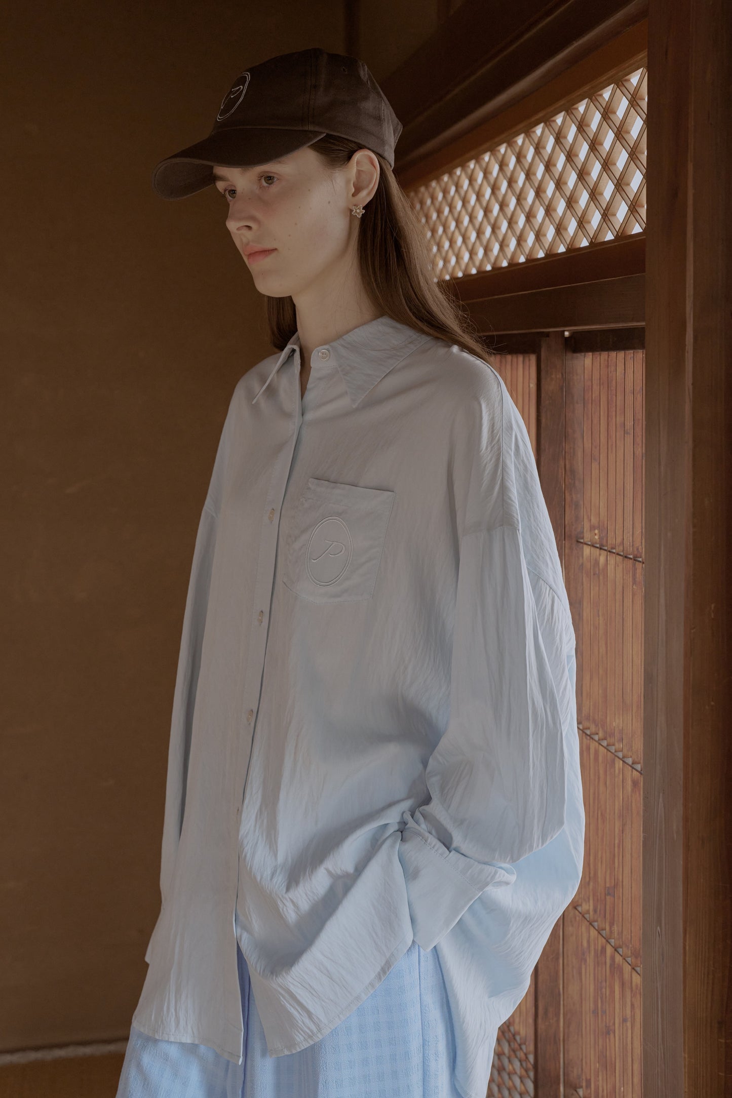 "P" Embroidery shirt / clear blue