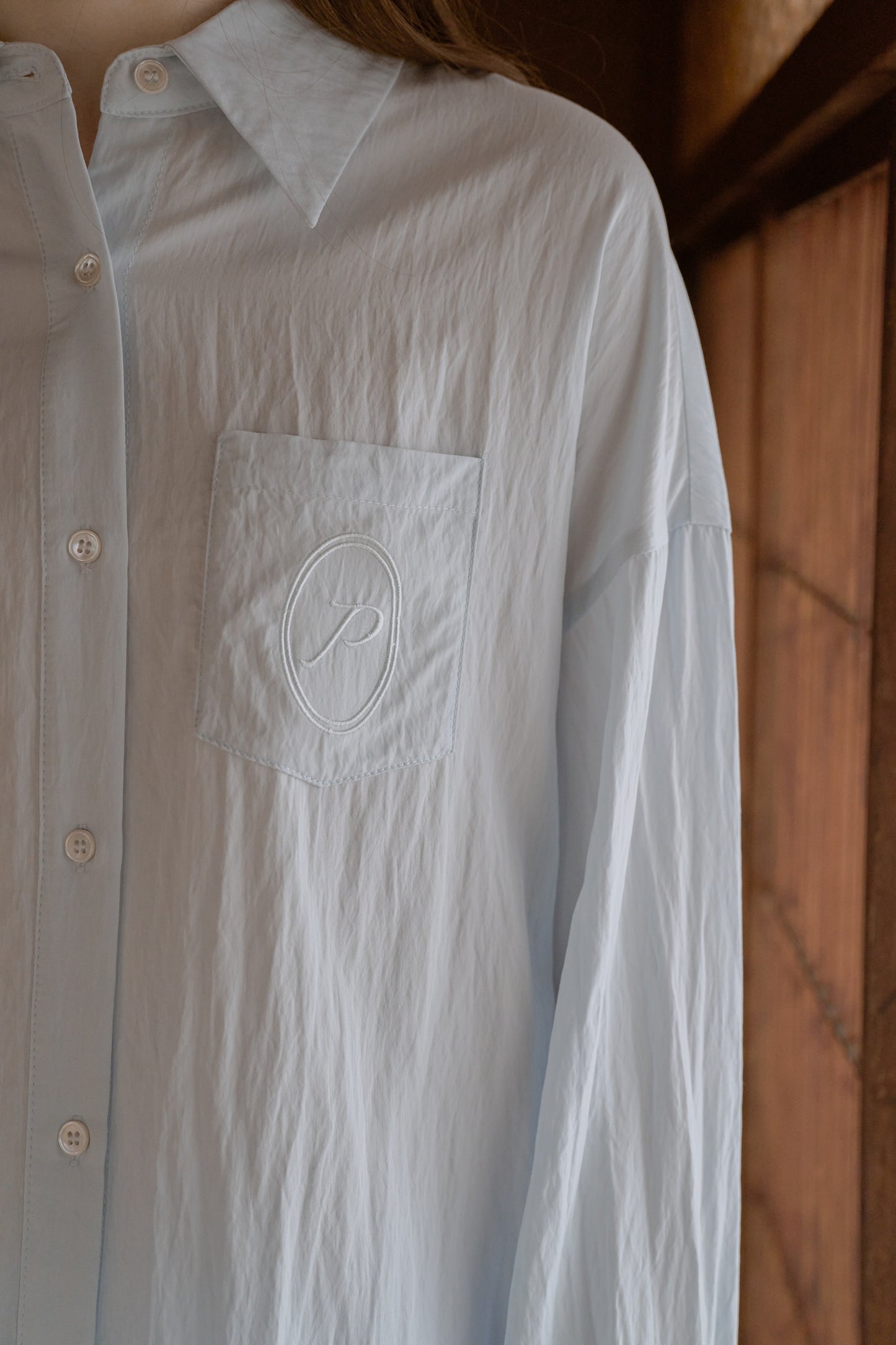 "P" Embroidery shirt / clear blue