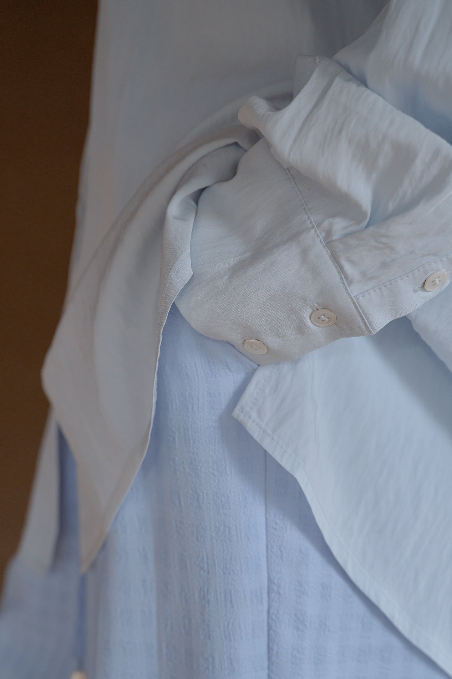 "P" Embroidery shirt / clear blue