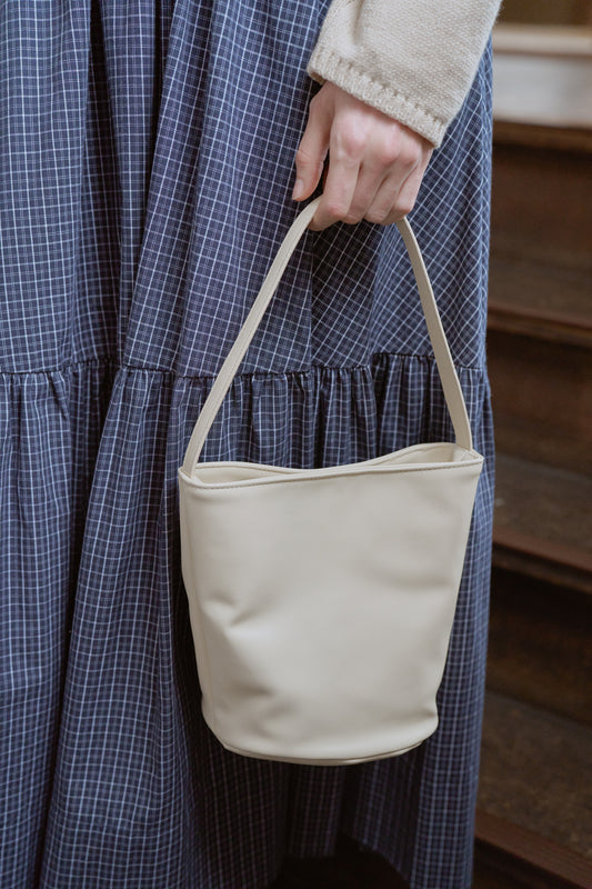 leathertouch minitub bag / off white