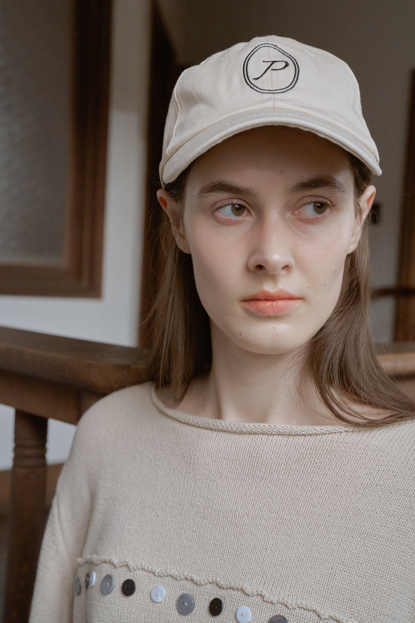 "P" Embroidery cap / ivory