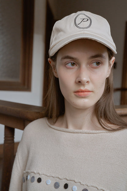 "P" Embroidery cap / ivory