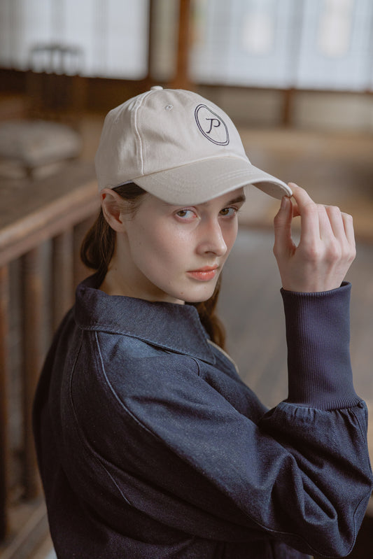 "P" Embroidery cap / ivory