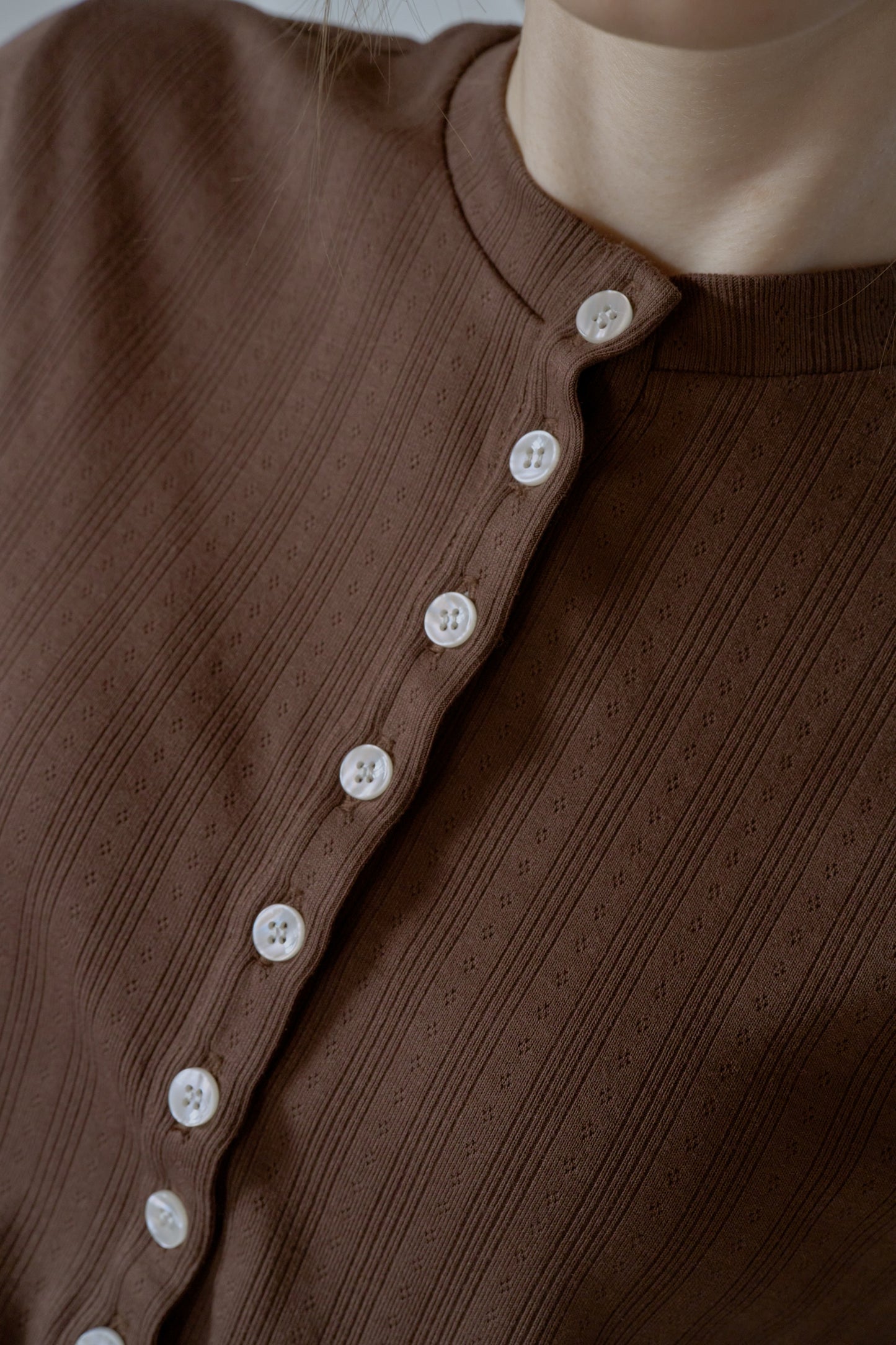 eyelet cut button Tshirt / chestnut