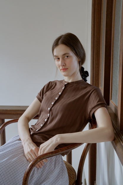 eyelet cut button Tshirt / chestnut