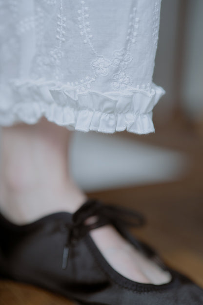 Cotton lace cropped pants / white