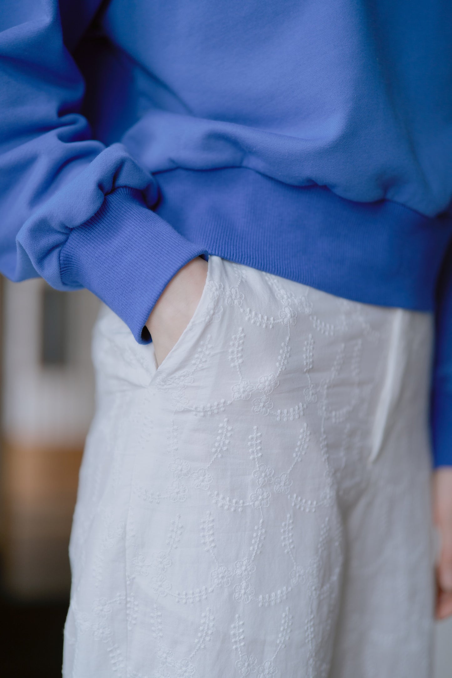 Cotton lace cropped pants / white