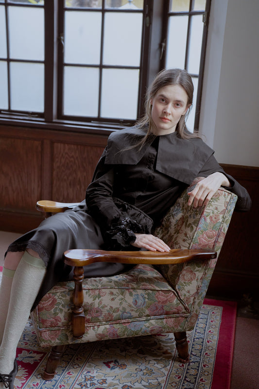 Box collar double button blouse / black