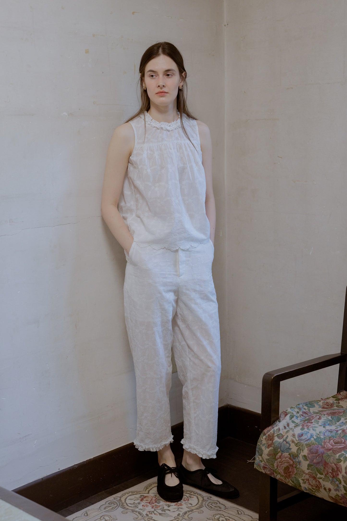 Cotton lace cropped pants / white