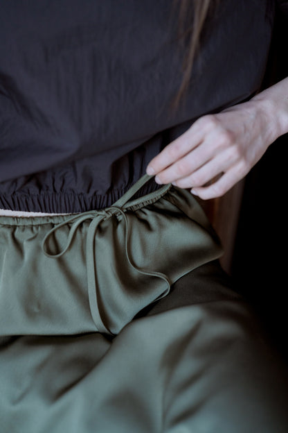 BlackLace hem satin skirt / oak