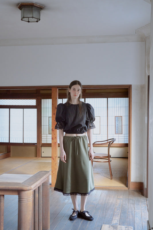 BlackLace hem satin skirt / oak