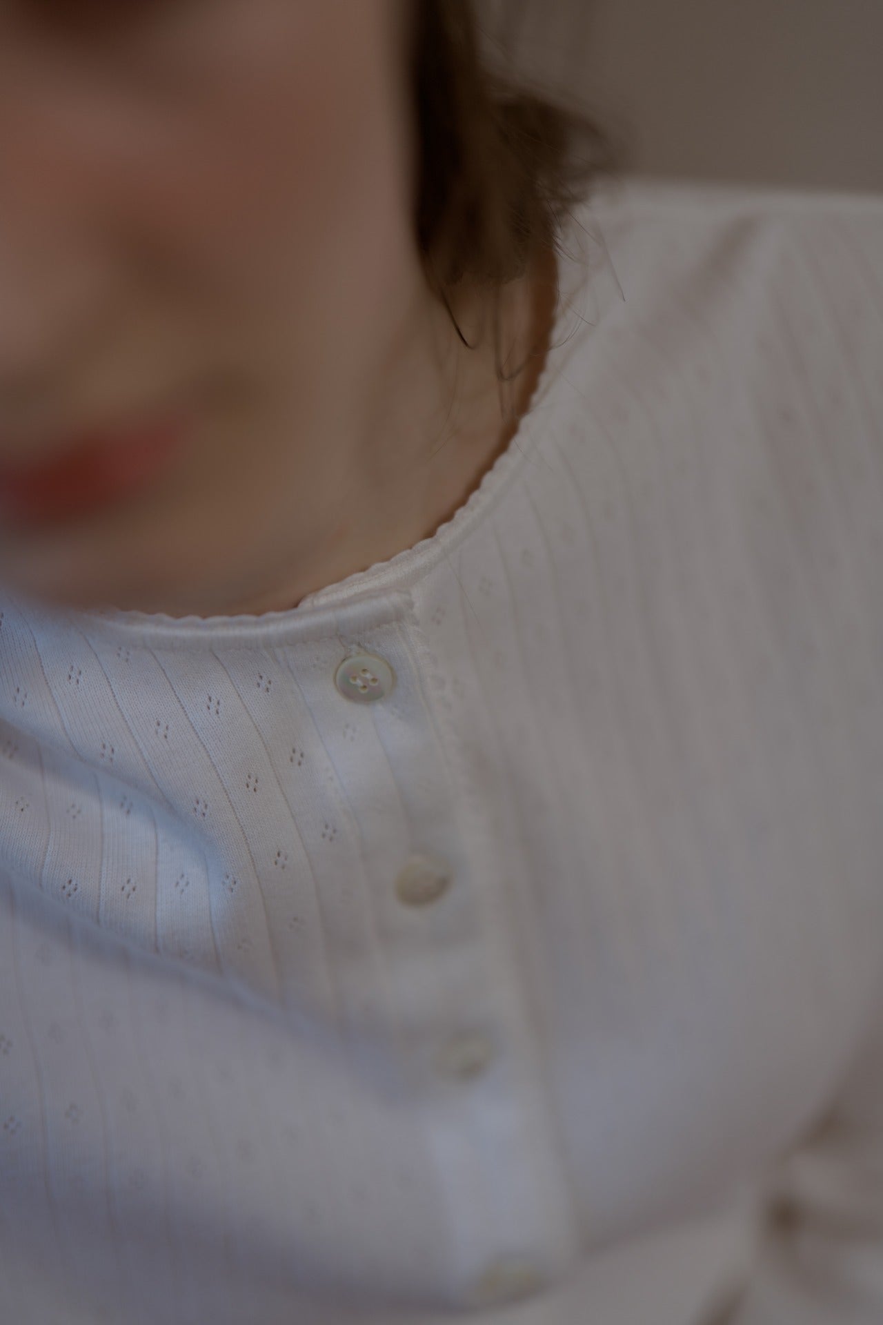 Eyelet cut cardigan / white