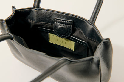 leather hand bag / rich black