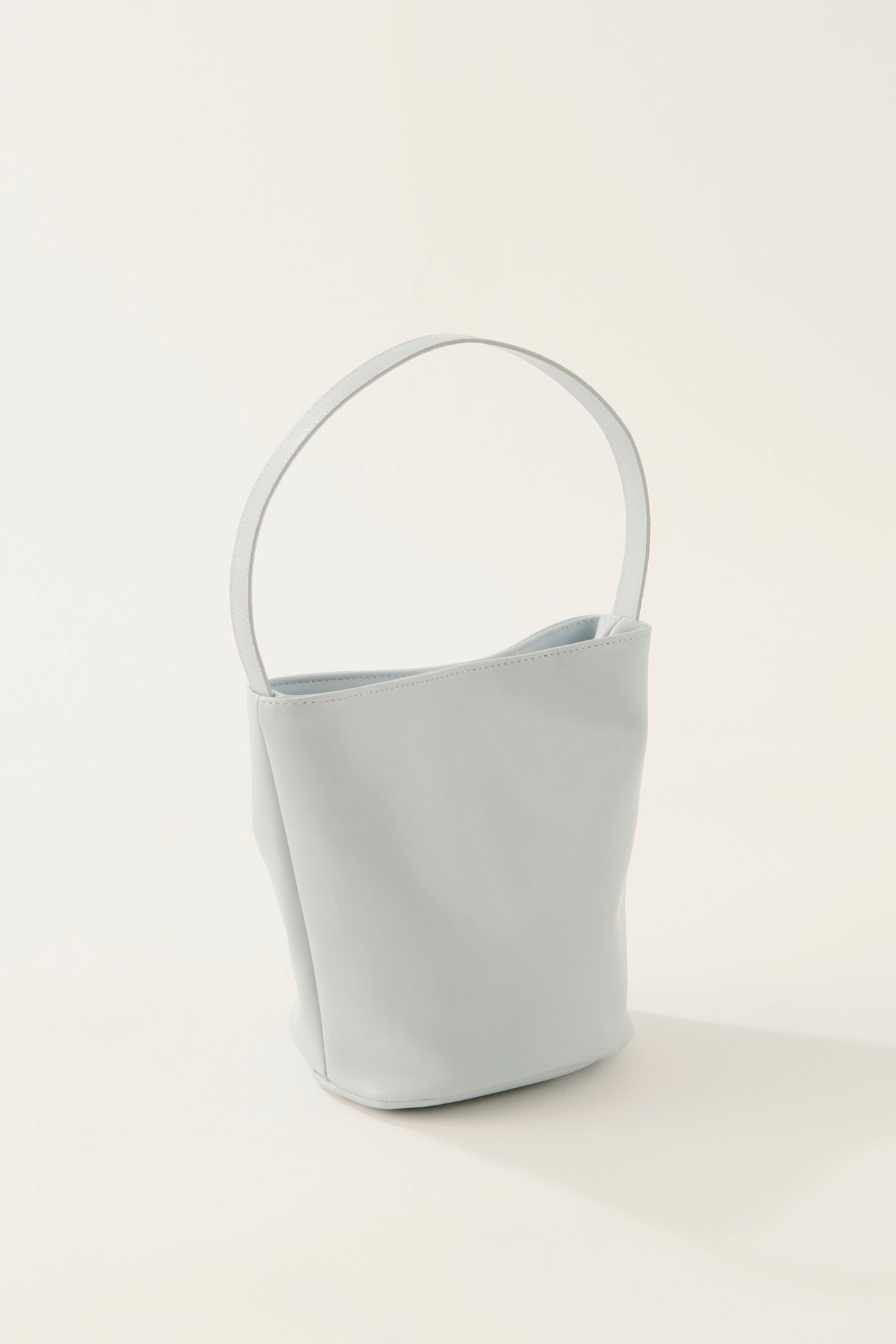 leathertouch minitub bag / ice blue
