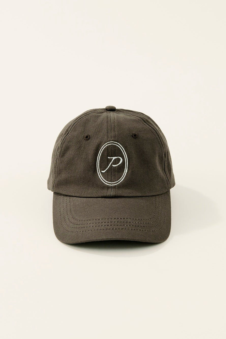 "P" Embroidery cap / brown