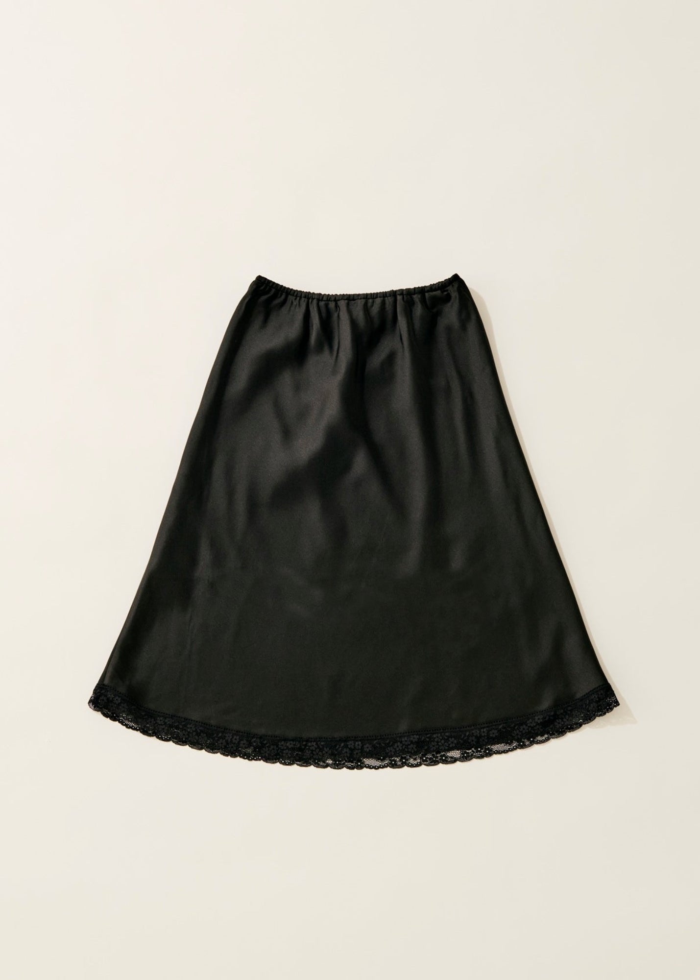 BlackLace hem satin skirt / rich black