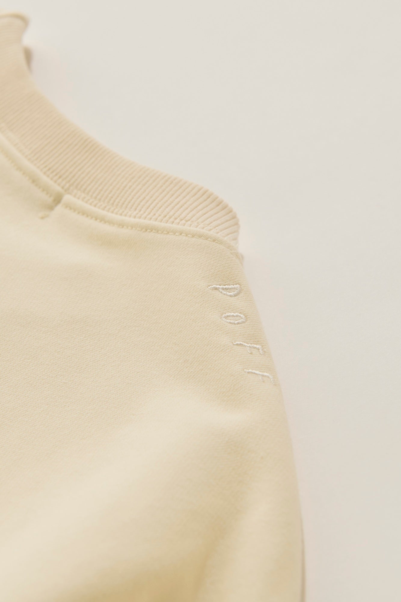Shoulder logo pullover / white