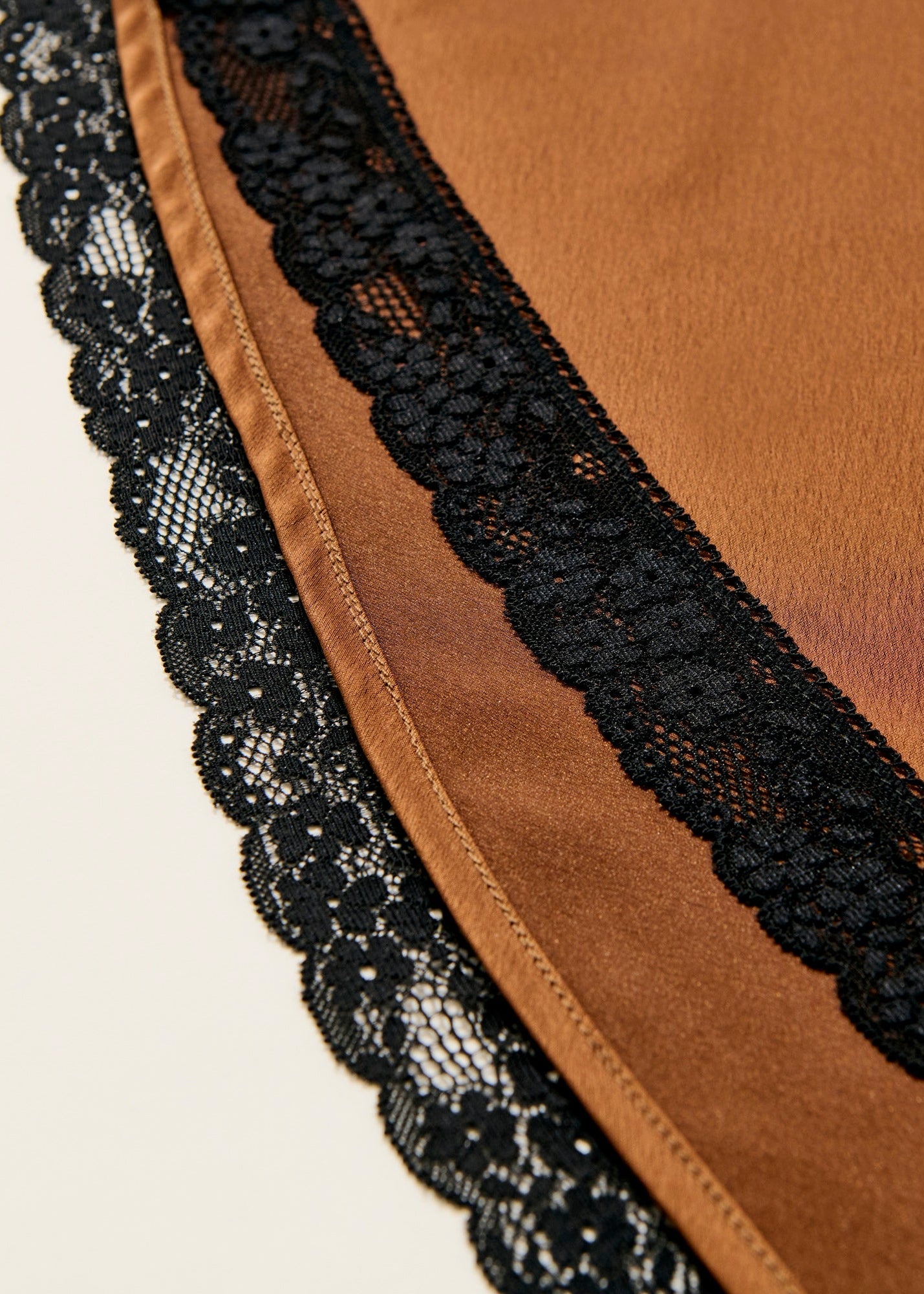 BlackLace hem satin skirt / almond