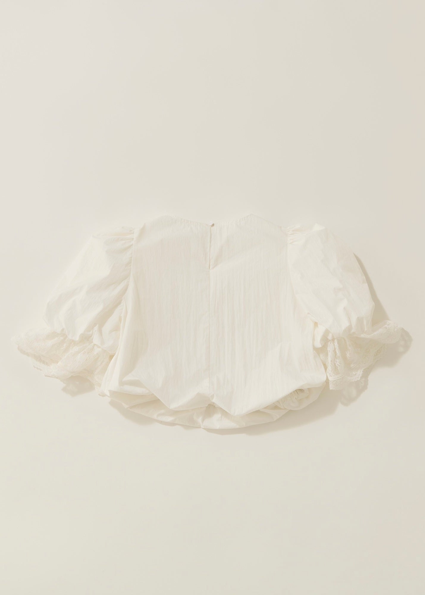 Lace puff balloon blouse / white