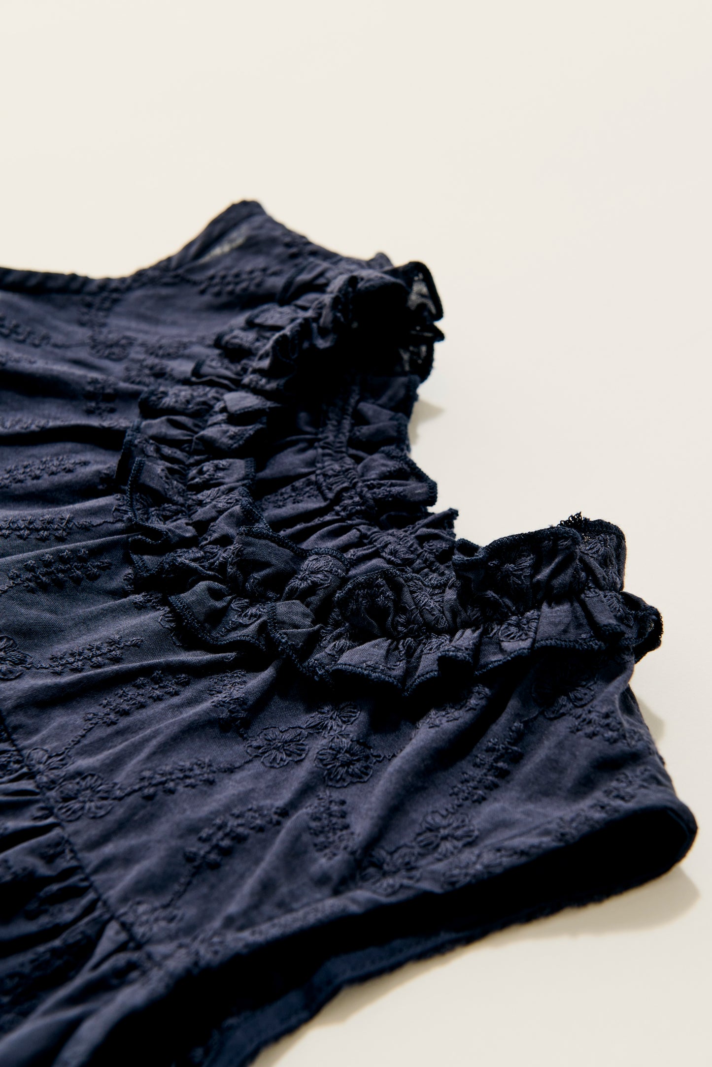 Cotton lace gather tunic / black